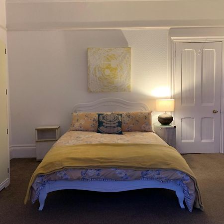 Spectacular Sea View Double, With Exclusive Bathroom & Use Of Patio And Bike Store Маргейт Екстериор снимка